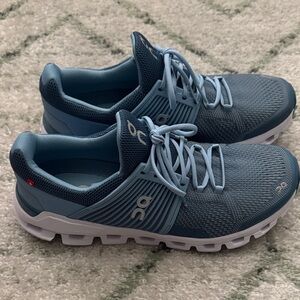 On Cloud - running sneakers in steel blue size 9.5